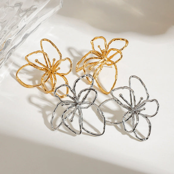 Women's Titanium Steel And 18K Gold And Silver Twocolor Simple Line Flower Hammered Geometric Earrings With Electroplating