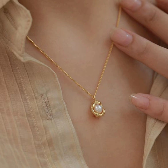 Women's Titanium Steel And Stainless Steel Double Layer Stacked Bowl Bean And Peanut Pearl Clavicle Chain With Leaf Pattern And Electroplating Treatment