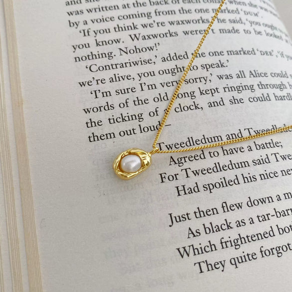 Women's Titanium Steel And Stainless Steel Double Layer Stacked Bowl Bean And Peanut Pearl Clavicle Chain With Leaf Pattern And Electroplating Treatment