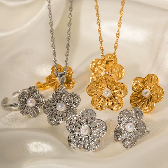 Women's Titanium Steel And Stainless Steel Electroplated Compound Flower Pendant Necklace With Geometric Design