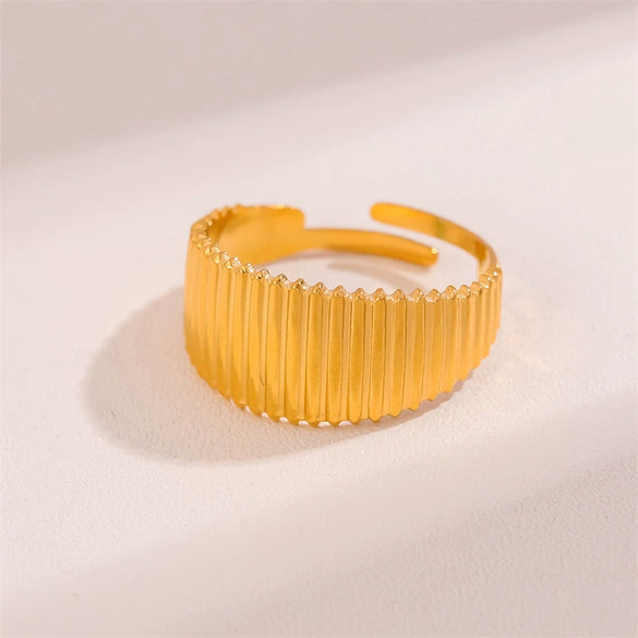 Women's Titanium Steel And Stainless Steel Geometric Vertical Strip Bread Dome Ring With 18K Gold Plated Electroplating