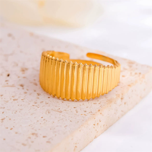 Women's Titanium Steel And Stainless Steel Geometric Vertical Strip Bread Dome Ring With 18K Gold Plated Electroplating