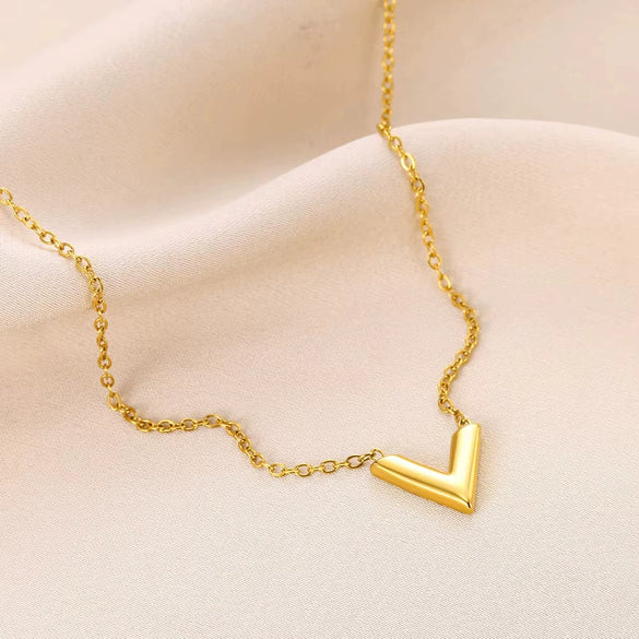 Women's Titanium Steel And Stainless Steel Necklace With Heart And Drop Shape Patterns O Word Chain Light Luxury Style Electroplated
