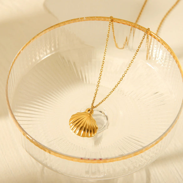 Women's Titanium Steel And Stainless Steel Necklace With Scallop Pendant And Geometric Pattern Electroplated Natural Style