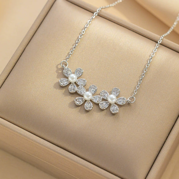 Women's Titanium Steel Flower Pendant Necklace With Electroplating