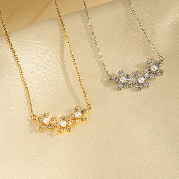 Women's Titanium Steel Flower Pendant Necklace With Electroplating