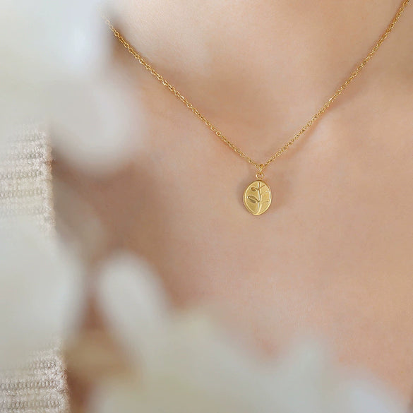 Women's Titanium Steel Gold Plated Leaf Oval Pendant Necklace Geometric Clavicle Chain With Electroplated Finish