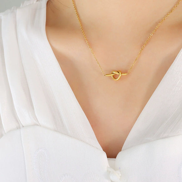 Women's 316L Stainless Steel Heartshaped Love Pendant Necklace With 18K Gold Plated Electroplating