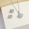 Women's Titanium Steel Jewelry With Shell Gemstones Electroplating Niche Design O Word Chain Collarbone Necklace