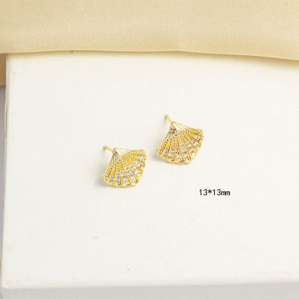 Women's Titanium Steel Jewelry With Shell Gemstones Electroplating Niche Design O Word Chain Collarbone Necklace