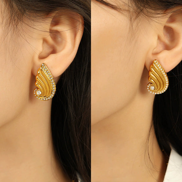 Women's 316L Stainless Steel Wingsshaped Diamondstudded Pearlinlaid Electroplated Light Luxury Style Earrings
