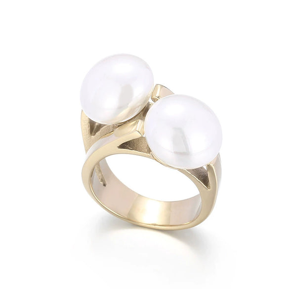 Women's Trendy Retro Personality Stainless Steel And Pearl Ring With Electroplating Treatment