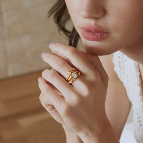 Women's Twisted Geometric Zircon Ring In Stainless Steel With Pvd Gold Plating Hypoallergenic Jewelry
