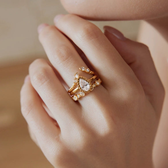 Women's Twisted Geometric Zircon Ring In Stainless Steel With Pvd Gold Plating Hypoallergenic Jewelry