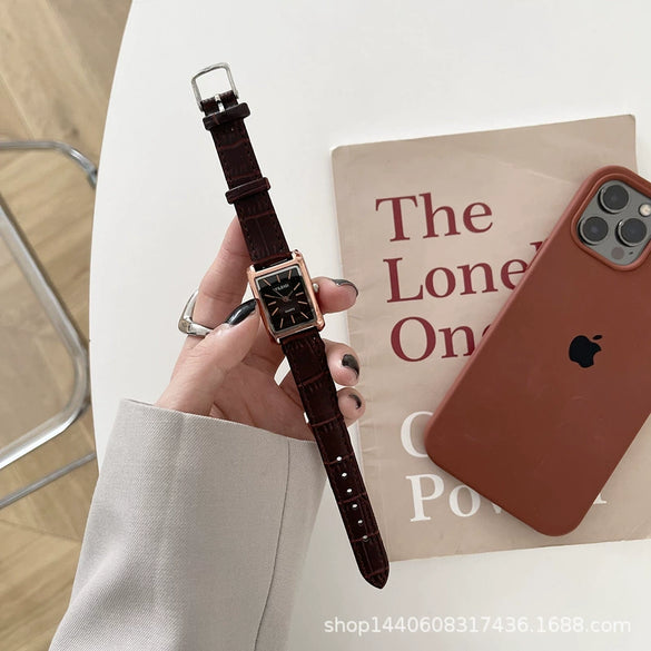 Women's Vintage Fashion Square Alloy Watch With Ordinary Glass Mirror And Rectangular Dial