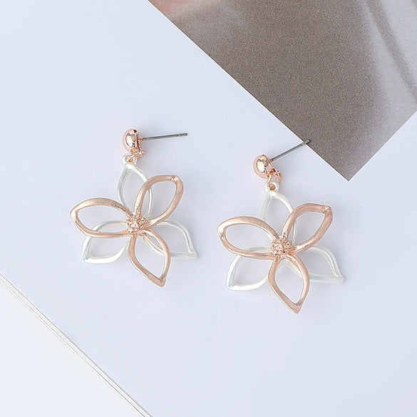 Women's Vintage Flower Earrings Exaggerated Alloy Statement Jewelry With An Elegant Simple Design