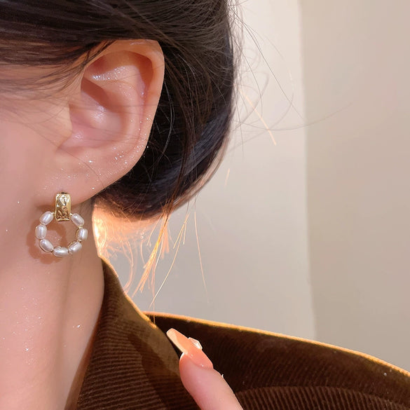 Women's Vintage French Style Geometric Alloy Pearl Earrings With Electroplating