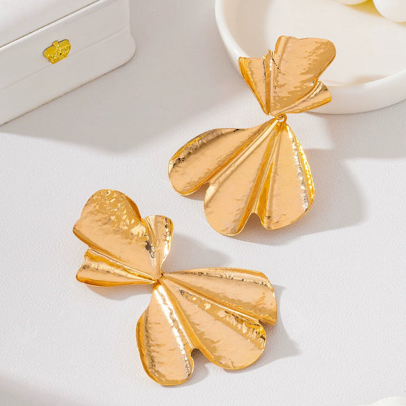 Women's Vintage Textured Ginkgo Leaf Earrings Goldtone Electroplated Iron Alloy Floral Statement Earrings With Stainless Steel Posts