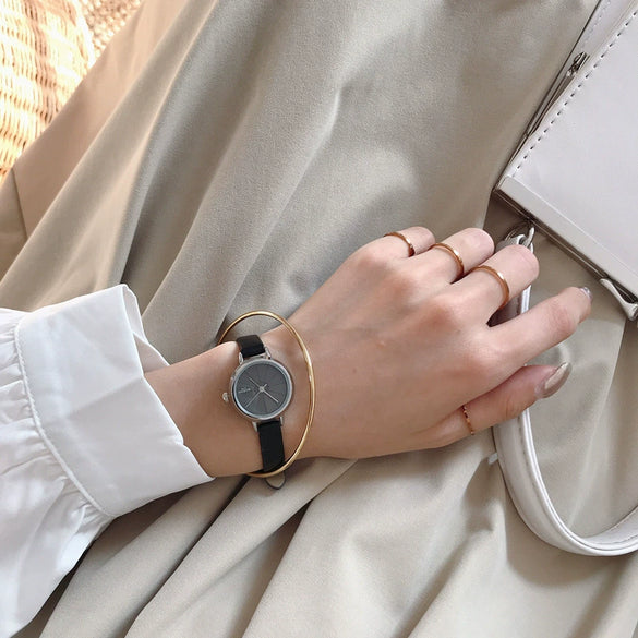 Women's Watch Alloy Case Imitation Leather Strap Round Dial Leisure Style