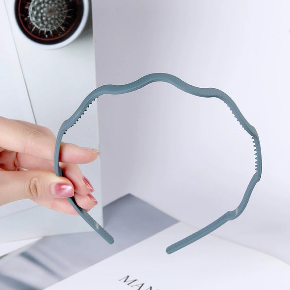 Women's Wavy Frosted Resin Hair Hoop Headband Solid Color Nonslip Hairband Handmade Simple Everyday Hair Accessory