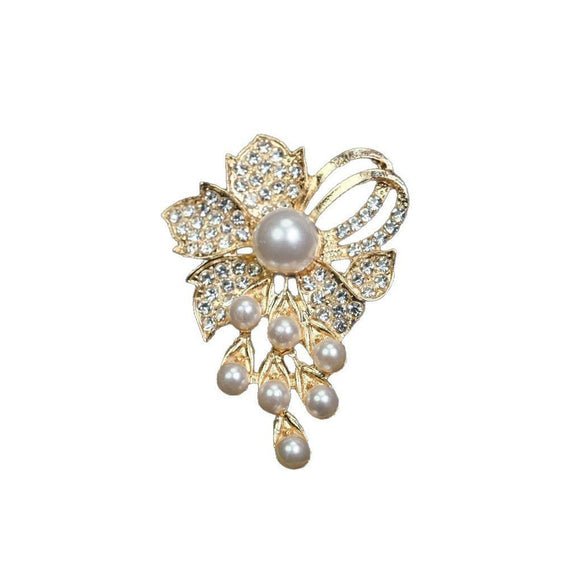 Women's Zinc Alloy Flowershaped Light Luxury Brooch With Electroplating