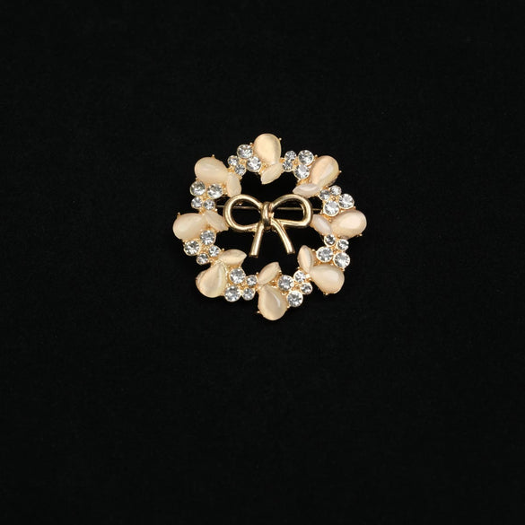 Women's Zinc Alloy Geometric Bow Diamondstudded Electroplated Fashion Collar Pin Brooch