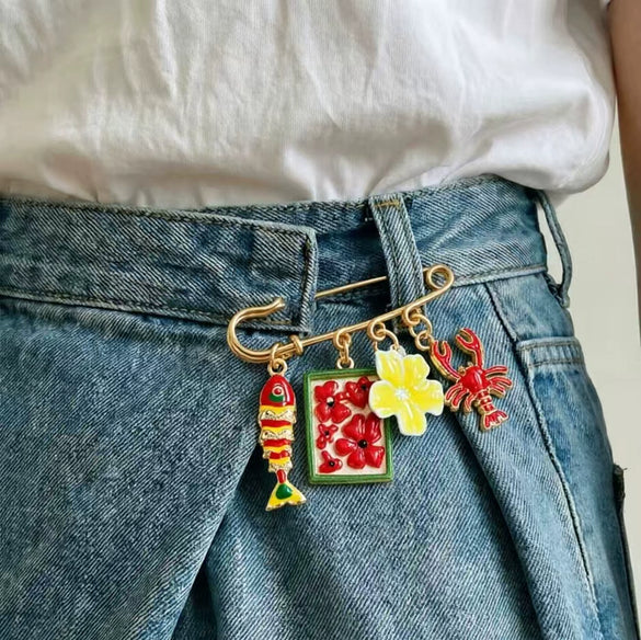 Women's Zinc Alloy Vacation Style Safety Pin Brooch With Cartoon Fish Lobster And Flower Pendants Electroplated Animal Accessory