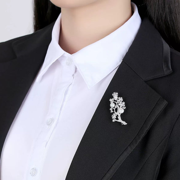 Women's Zircon And Pearl Flower Leaf Brooch Decorative Fashion Clothing Accessory With Micro Inlay Detail