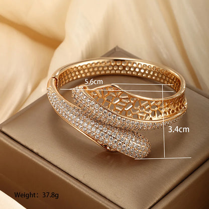 Xuping Simple Style Solid Color Alloy Plating Inlay Artificial Gemstones 18k Gold Plated Women'S Bangle