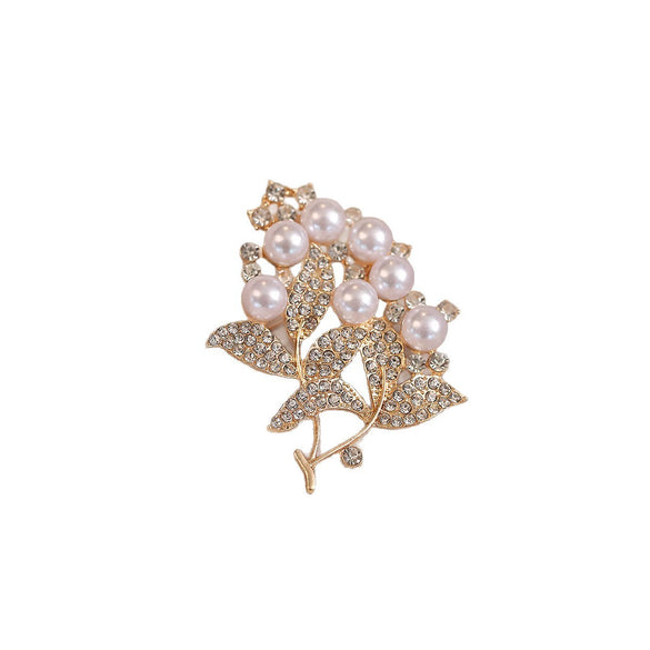 Zinc Alloy Flower Pearl Rhinestone Brooch For Women Clothing Decoration With Electroplating