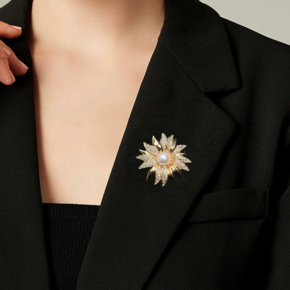 Zinc Alloy Flower Shape Electroplating Brooch Fashionable With Floral Design For Women And Unisex