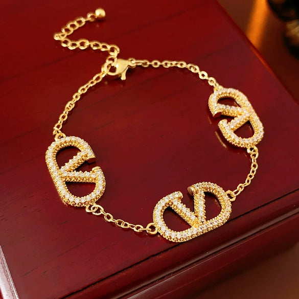Zircon Microinlaid Letter Pig Nose Electroplated Highend Niche Bracelet Jewelry